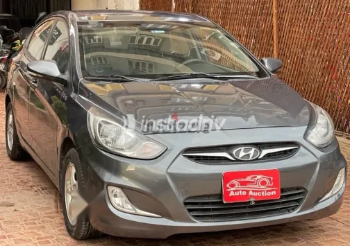 هيونداي اكسنت 2012 رمادي مستعملة للبيع - 2