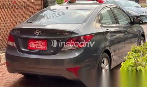 هيونداي اكسنت 2012 رمادي مستعملة للبيع - 6