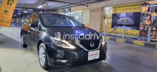 نيسان سنترا 2022 أسود مستعملة للبيع - 2