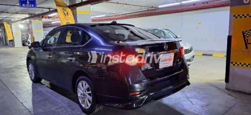 نيسان سنترا 2022 أسود مستعملة للبيع - 4