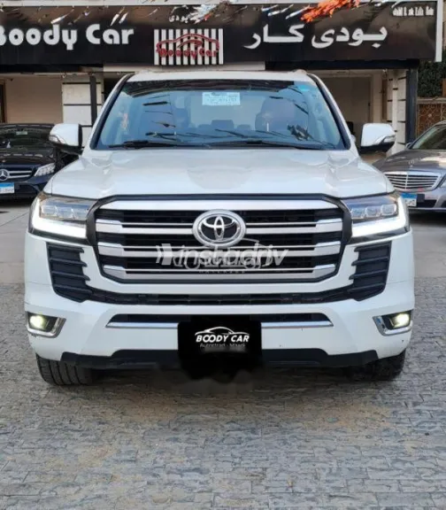Toyota Land Cruiser 2011 White Used for Sale - 1