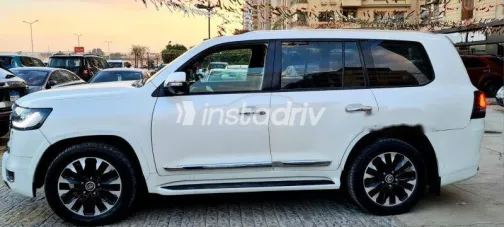 Toyota Land Cruiser 2011 White Used for Sale - 4