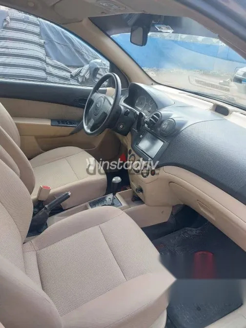 شيفروليه افيو 2015 أسود مستعملة للبيع - 6