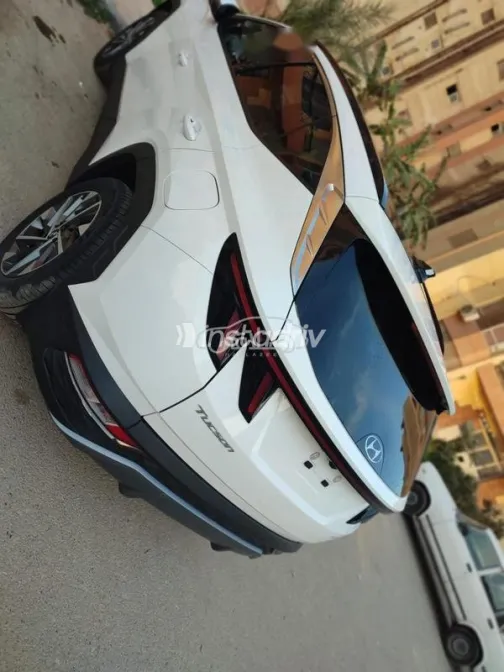 هيونداي توسان 2022 أبيض مستعملة للبيع - 2