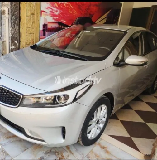 كيا سيراتو 2018 أبيض مستعملة للبيع - 2