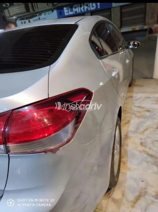 كيا سيراتو 2018 أبيض مستعملة للبيع - 3
