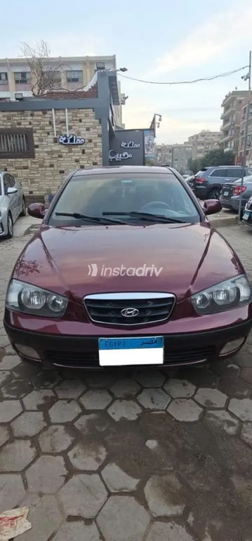 هيونداي افانتي 2001 أحمر غامق مستعملة للبيع - 1