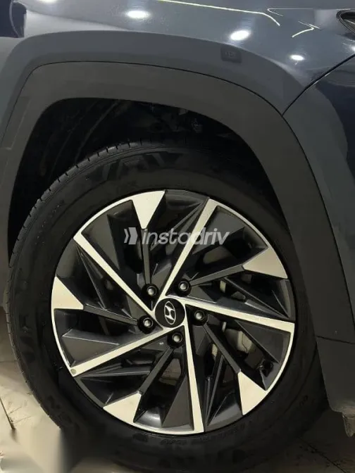 هيونداي توسان 2024 رمادي مستعملة للبيع - 4