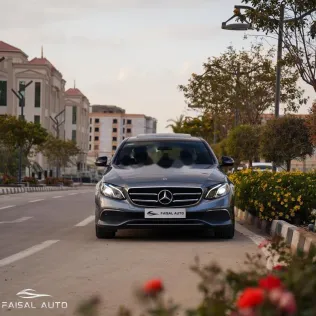 مرسيدس E 200 2020 رمادي مستعملة للبيع