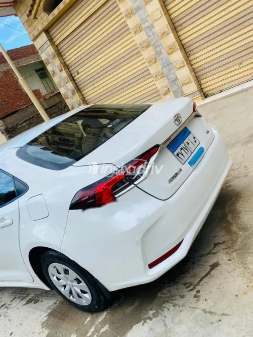 Toyota Corolla 2022 White Used for Sale - 5