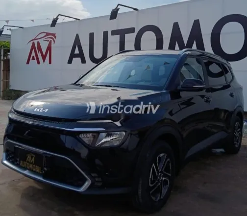 كيا كارينز 2024 أسود مستعملة للبيع - 5