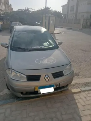 رينو ميجان 2005 ذهبي مستعملة للبيع