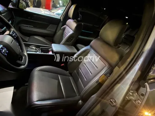 هيونداي سانتامو 2025 فضي مستعملة للبيع - 3