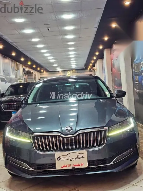 سكودا سوبيرب 2021 رمادي مستعملة للبيع - 1