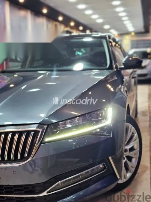 سكودا سوبيرب 2021 رمادي مستعملة للبيع - 2