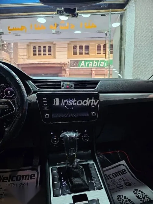 سكودا سوبيرب 2021 رمادي مستعملة للبيع - 4