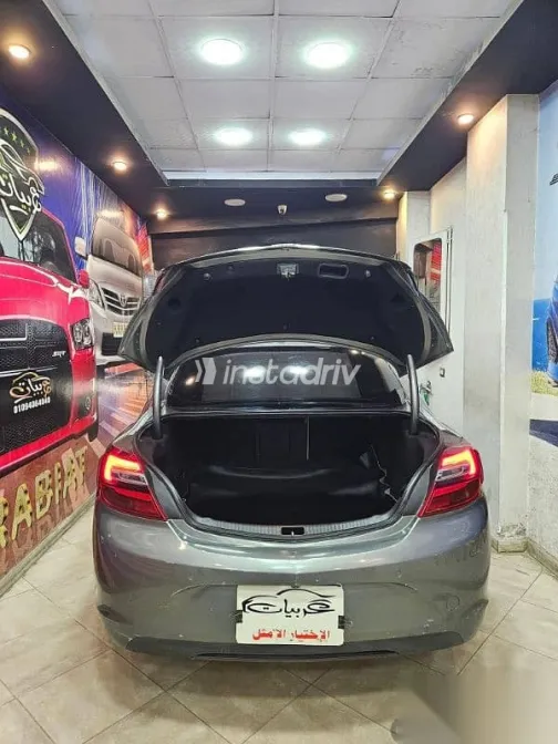 اوبل أنسيجنيا 2017 بني مستعملة للبيع - 8