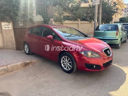سيات ليون 2010 أحمر مستعملة للبيع - 1