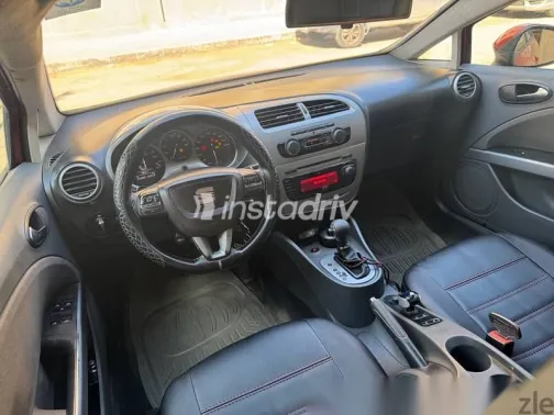 سيات ليون 2010 أحمر مستعملة للبيع - 2