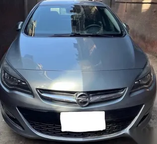 اوبل أسترا 2013 فضي مستعملة للبيع