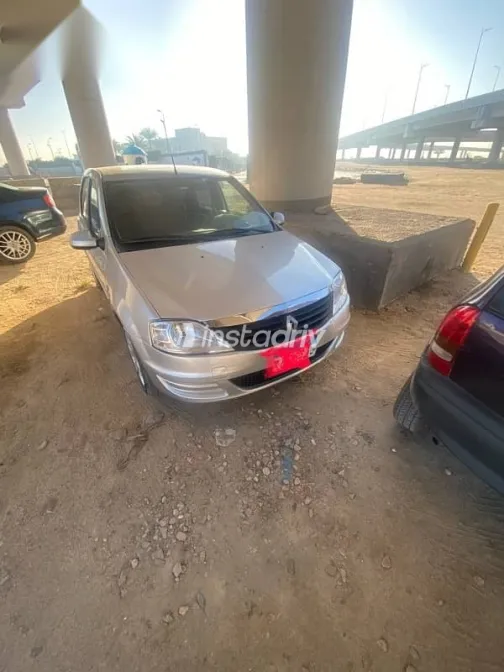 رينو لوجان 2013 فضي مستعملة للبيع - 1