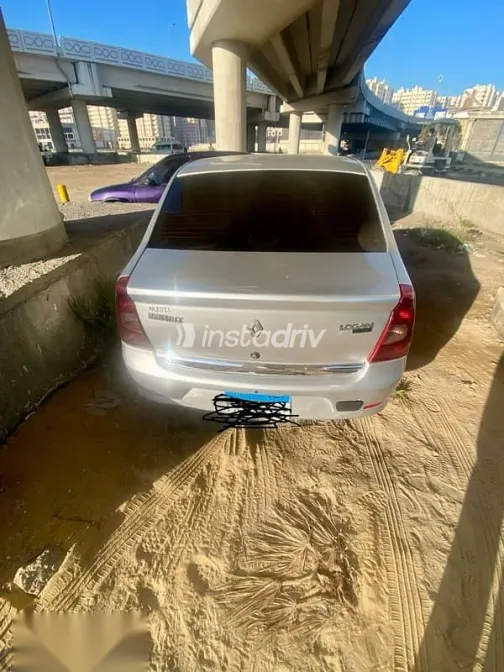 رينو لوجان 2013 فضي مستعملة للبيع - 2