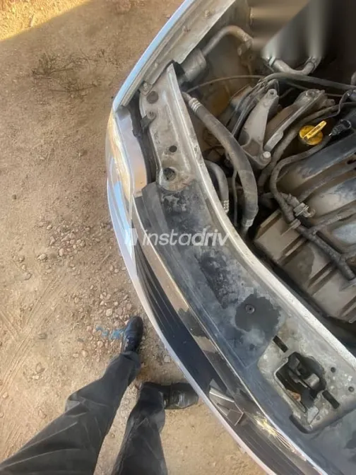 رينو لوجان 2013 فضي مستعملة للبيع - 3