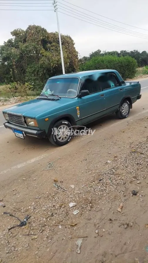 لادا 2107 2005 أخضر غامق مستعملة للبيع - 1