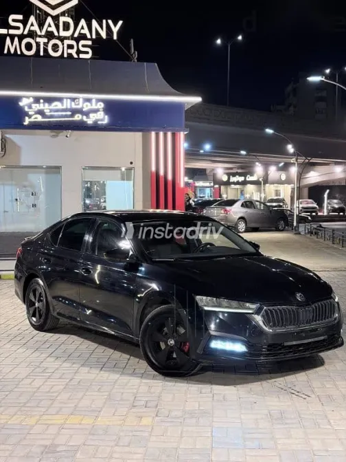 سكودا اوكتافيا 2021 أسود مستعملة للبيع - 2