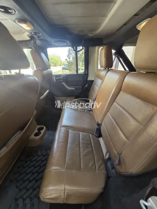 جيب رانجلر 2012 أسود مستعملة للبيع - 3