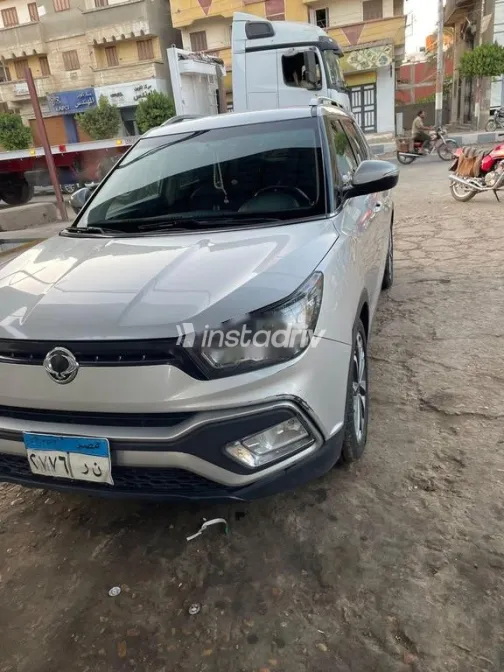 Ssang Yong Tivoli XLV 2019 White Used for Sale - 3