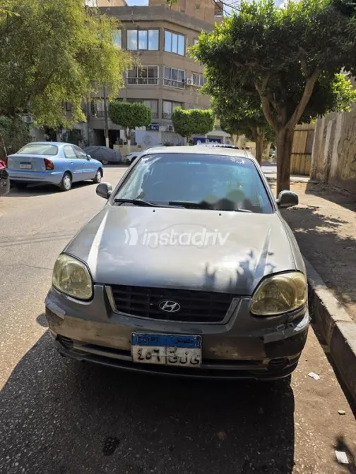 هيونداي فيرنا 2013 فضي مستعملة للبيع - 1