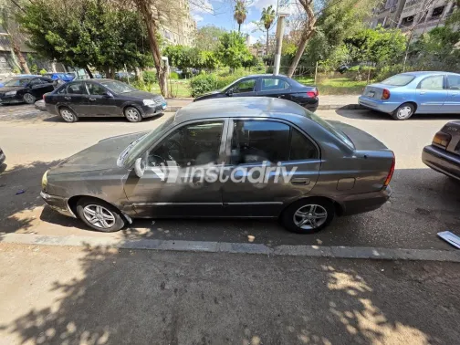 هيونداي فيرنا 2013 فضي مستعملة للبيع - 4