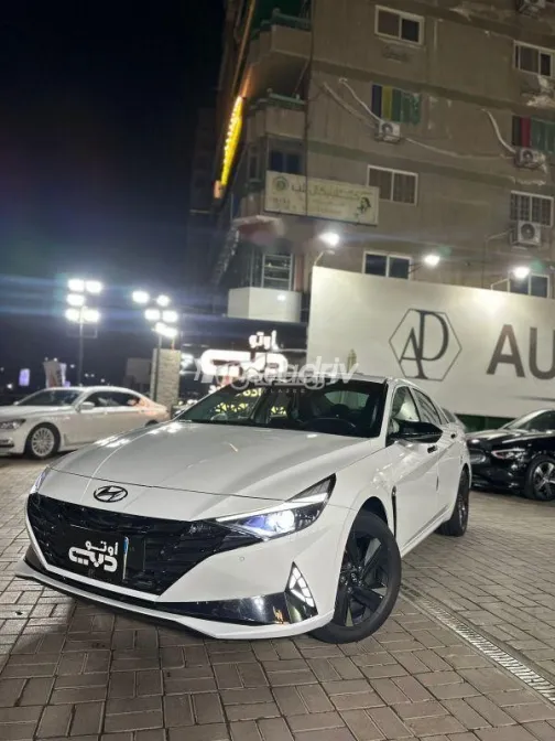 هيونداي إلنترا 2022 أبيض مستعملة للبيع - 2