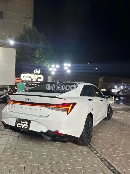 هيونداي إلنترا 2022 أبيض مستعملة للبيع - 4