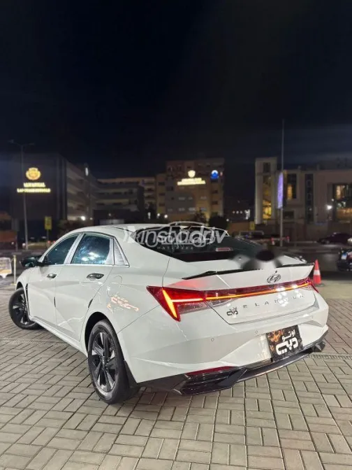 هيونداي إلنترا 2022 أبيض مستعملة للبيع - 5