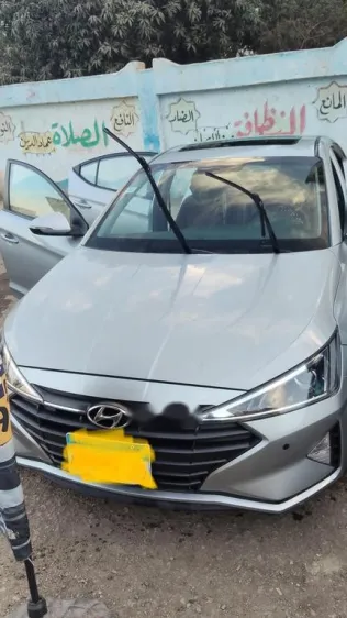 هيونداي إلنترا اى دى 2020 فضي مستعملة للبيع