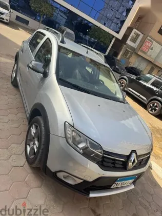 رينو سانديرو 2022 فضي مستعملة للبيع