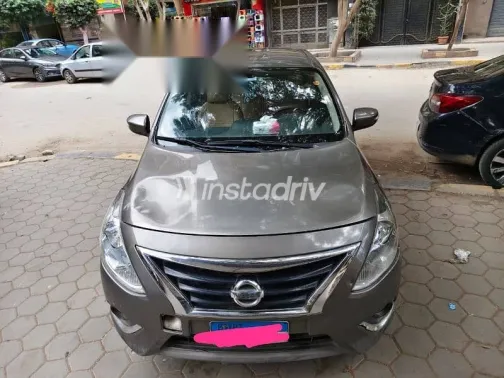 نيسان صنى 2018 ذهبي مستعملة للبيع - 10