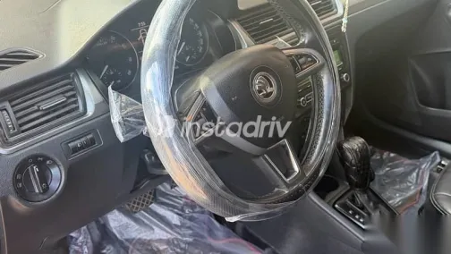 سكودا رابيد 2015 أسود مستعملة للبيع - 2