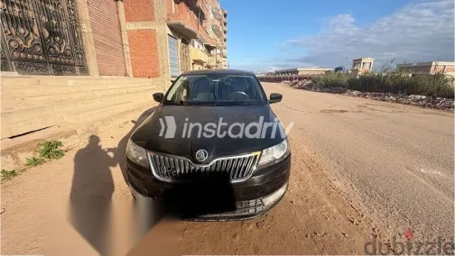 سكودا رابيد 2015 أسود مستعملة للبيع - 3