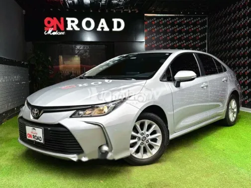 تويوتا كورولا 2021 فضي مستعملة للبيع - 2