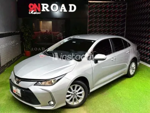 تويوتا كورولا 2021 فضي مستعملة للبيع - 3