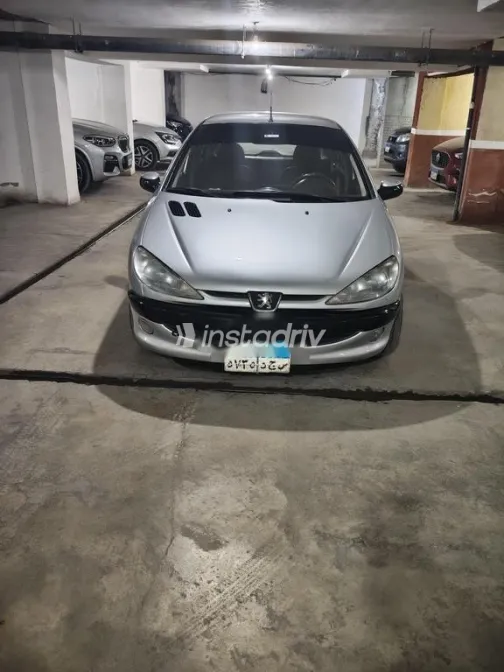 بيجو 206 2001 فضي مستعملة للبيع - 1