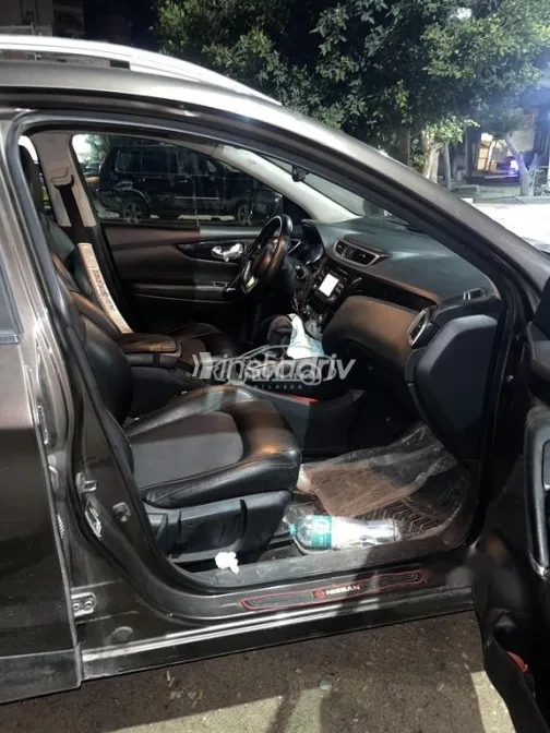 نيسان قشقاي 2018 بني مستعملة للبيع - 4