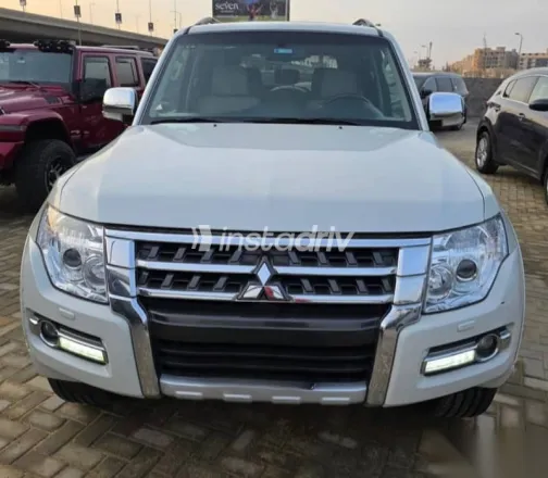 ميتسوبيشي باجيرو 2022 أبيض مستعملة للبيع - 1