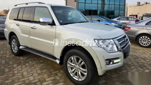 ميتسوبيشي باجيرو 2022 أبيض مستعملة للبيع - 3