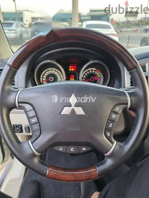 ميتسوبيشي باجيرو 2022 أبيض مستعملة للبيع - 4