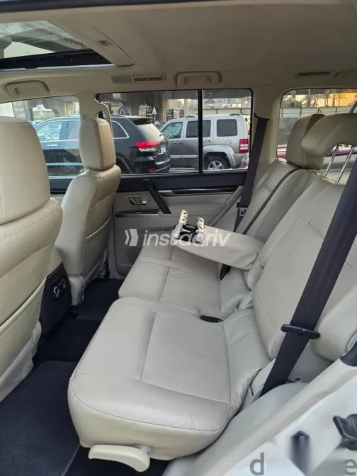 ميتسوبيشي باجيرو 2022 أبيض مستعملة للبيع - 6