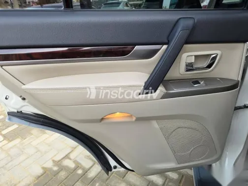 ميتسوبيشي باجيرو 2022 أبيض مستعملة للبيع - 8